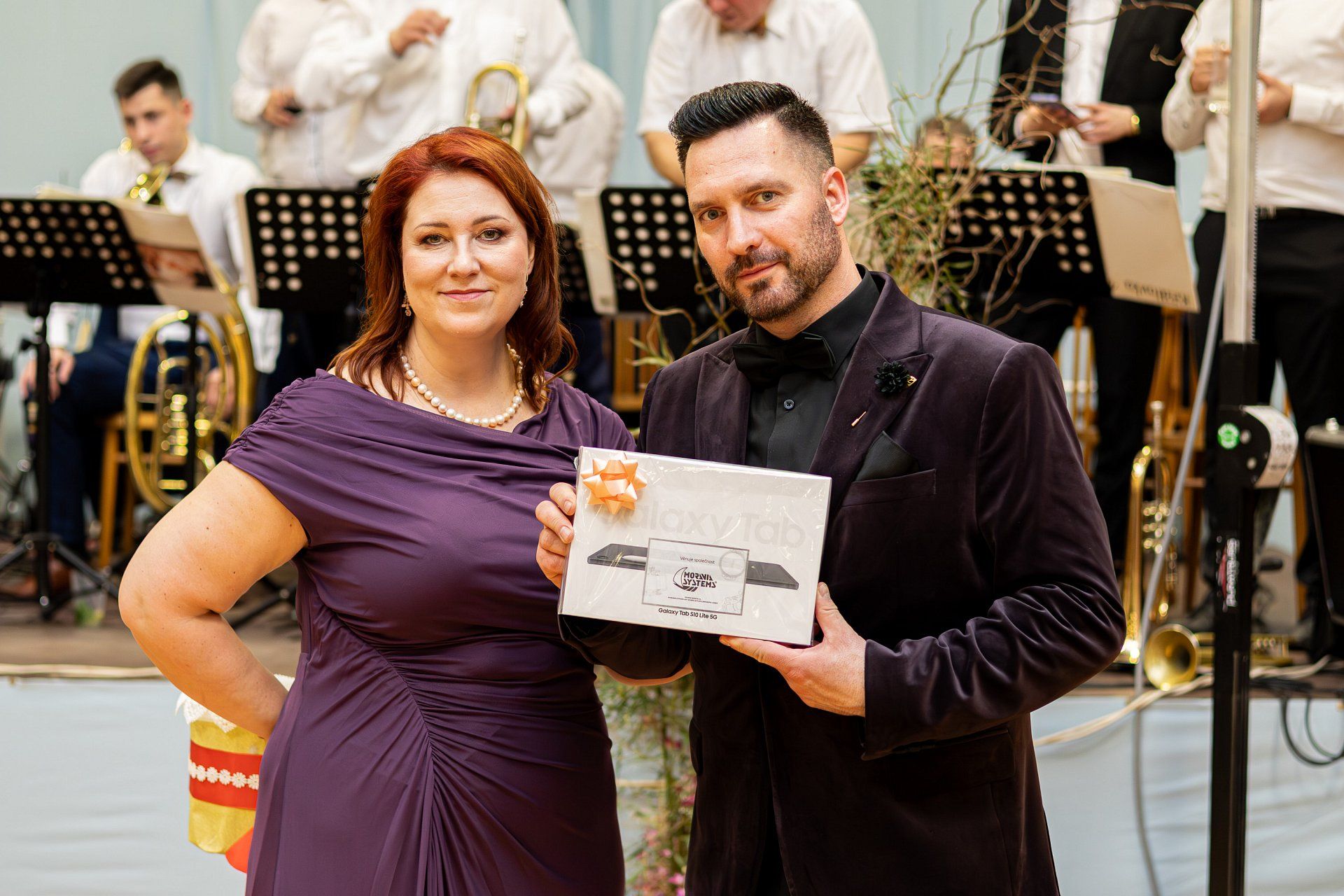 Rádi jsme podpořili ples města Vracova sponzorským darem do tomboly